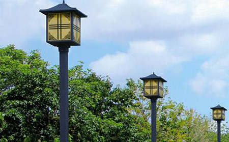 太阳能霍城庭院灯怎么选亮度与续航更耐用